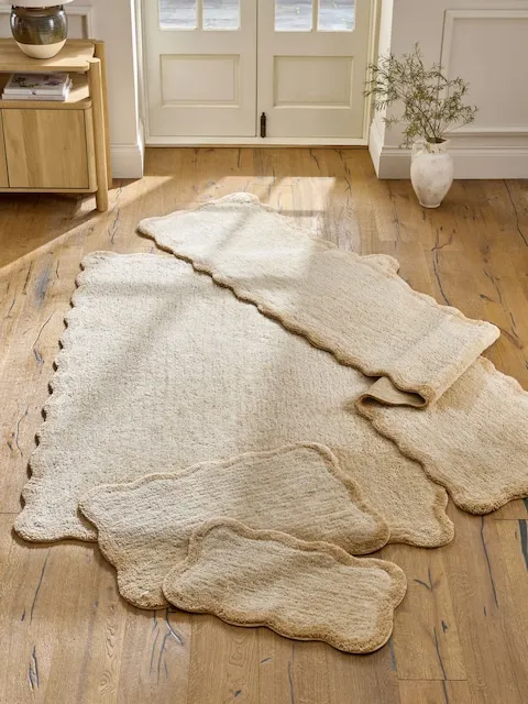 Light Natural Soft Scallop Washable Runner