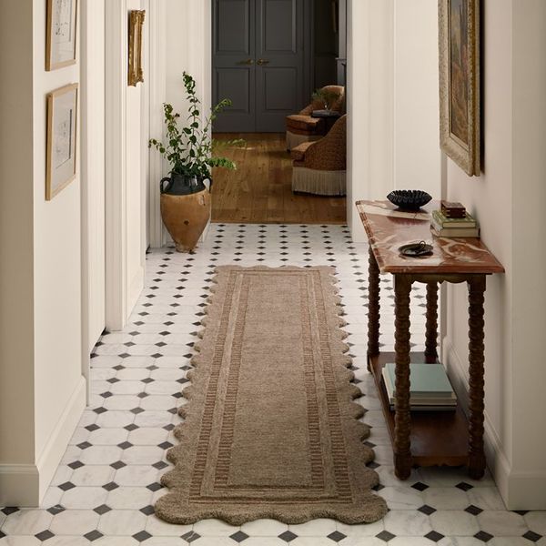 Neutral patterned rug beside console