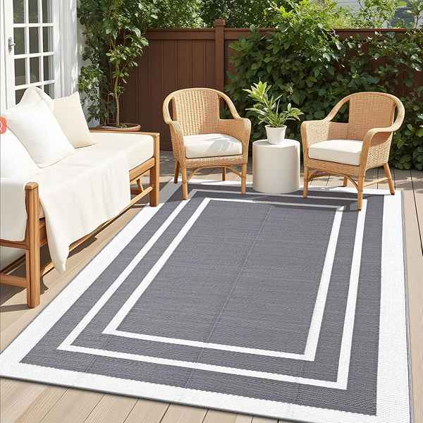 Gray geometric rug on outdoor floor