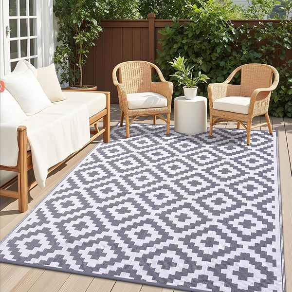 Neutral geometric Outdoor rug